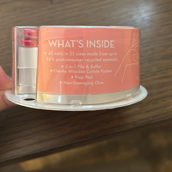 NEW Olive & June Press-on Nails - Picture 2 of 2